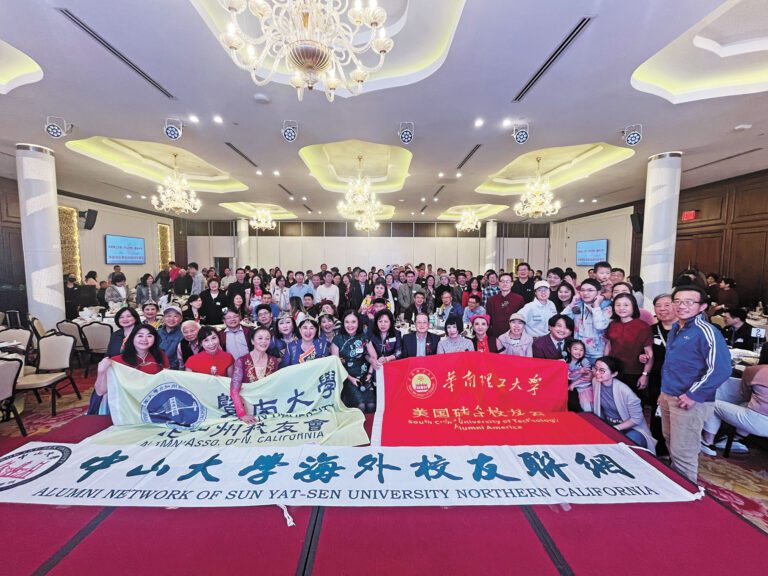 灣區三大校友會聯手舉辦馬年迎春聯歡。記者王蔚攝