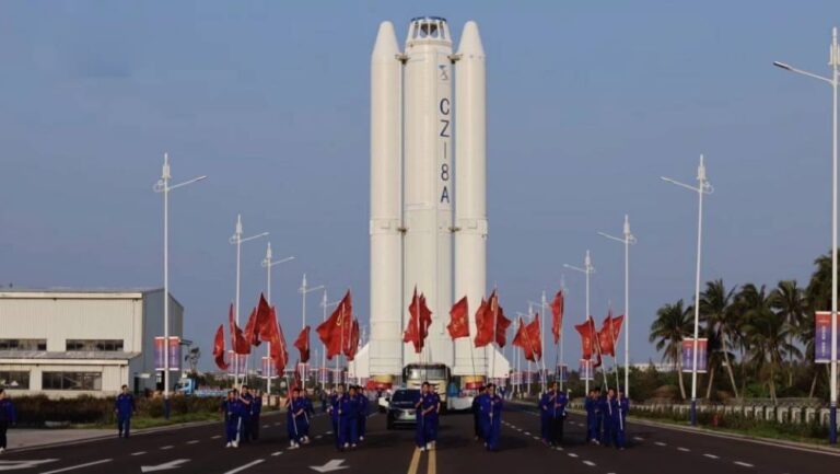 長征八號甲遙八火箭完成轉運 進駐海南發射區待命升空