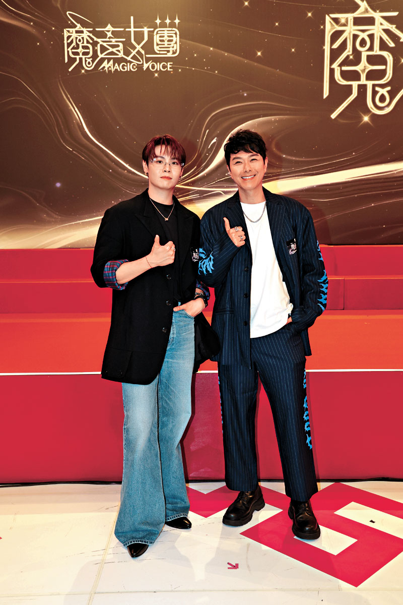 ■冼靖峰（左）間接否認被公司雪藏。