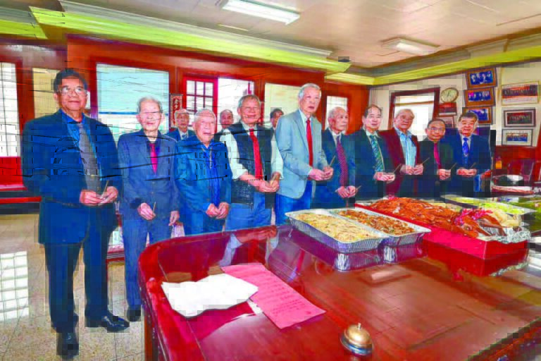 正午時分，舉行祭祖儀式，表達慎終追遠，緬懷先賢之情。馬紅兵攝