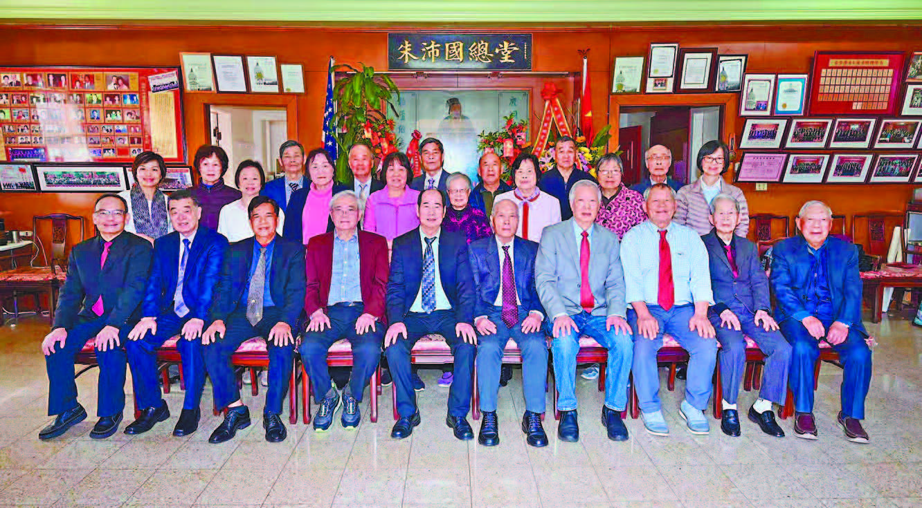 朱沛國總堂首長宗親暨夫人在禮堂合影。馬紅兵攝