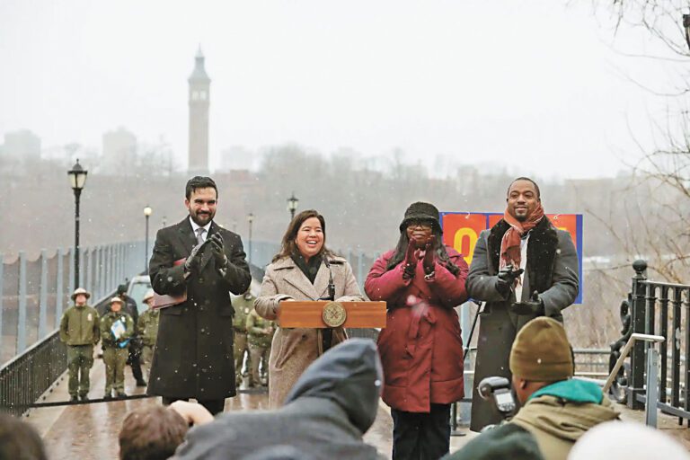 市長宣布在2027財年社區公園計劃。