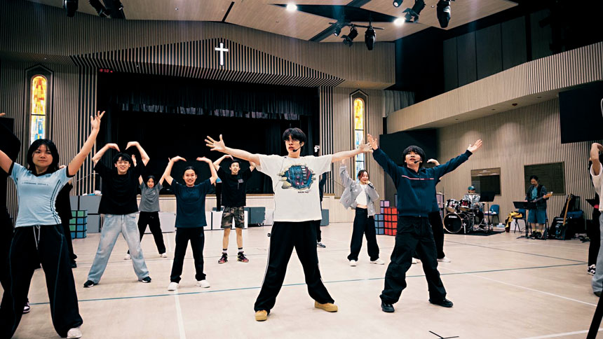 Kakit為首次擔正演出的舞台劇《鹹魚肉餅豬仔包》，一早已積極排練。