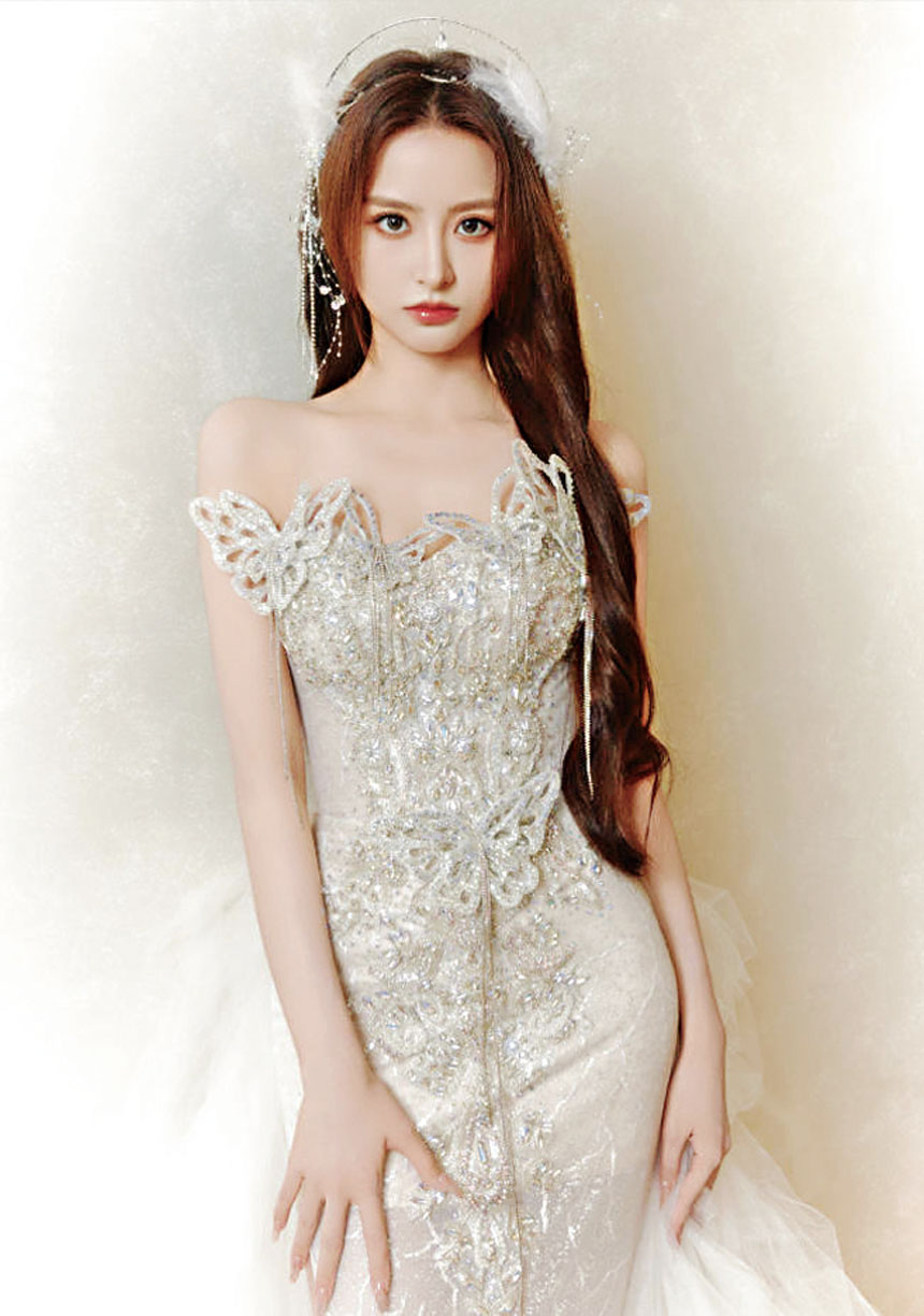 金子涵 .c2/.c3 自退出影視圈後，金子涵的狀態便出現了明顯異常（右圖）。網上圖片