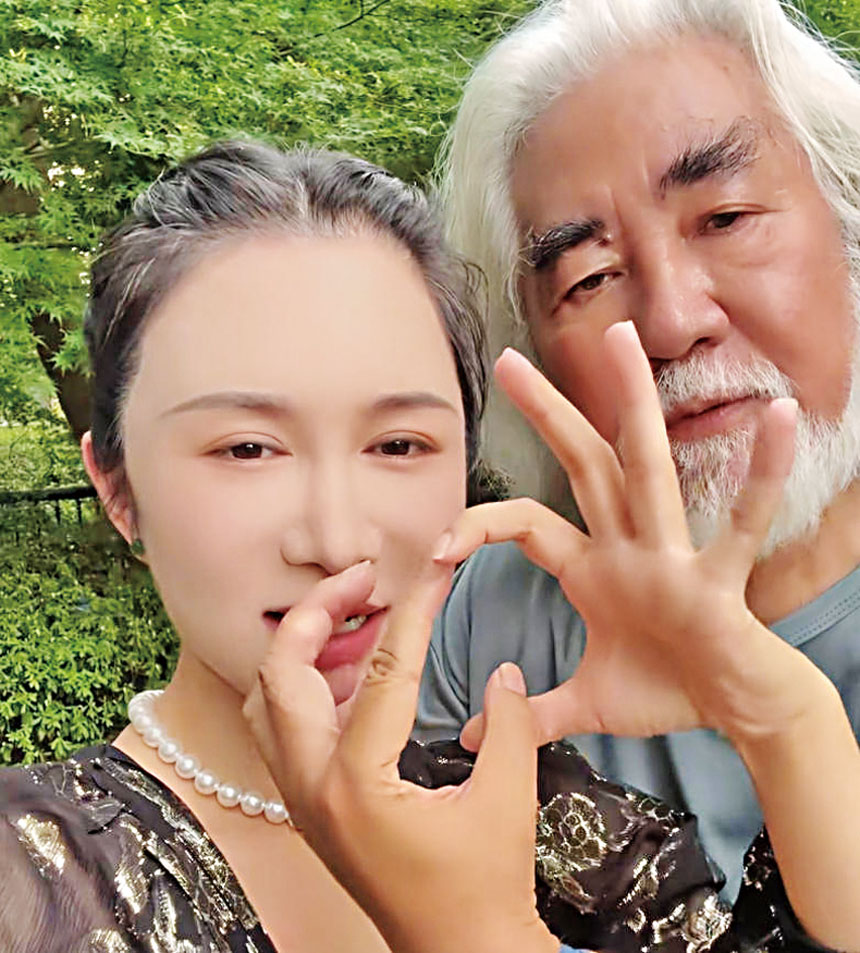 張紀中（右）與杜星霖十分恩愛。網上圖片