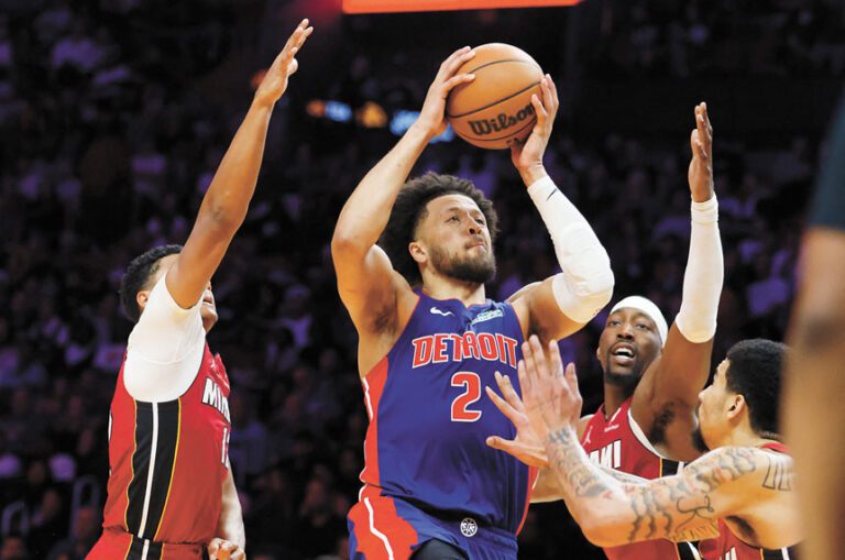 坎寧安（2號）神勇也救不了活塞。路透社