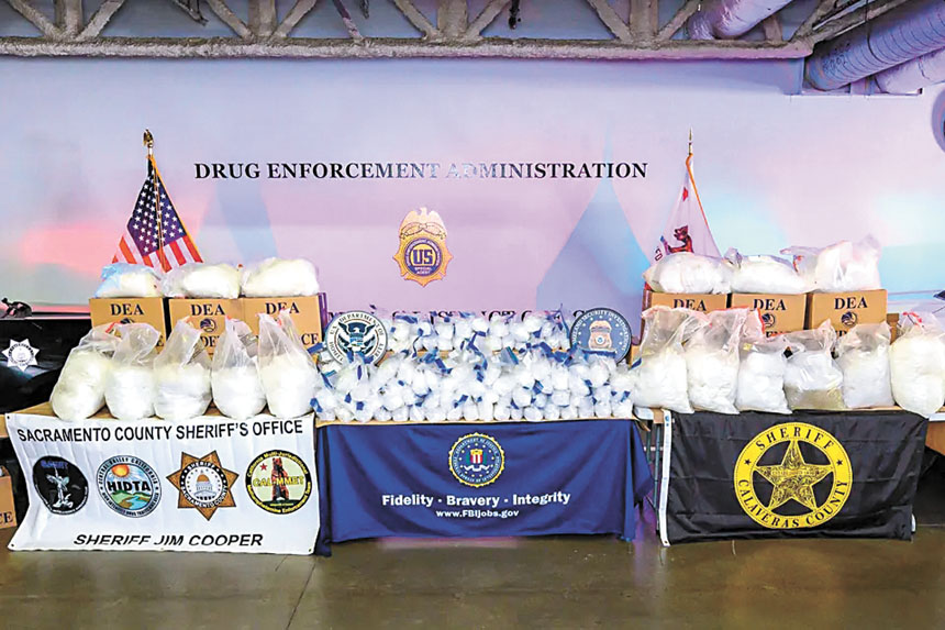聯邦緝毒署展示北加州繳獲的巨量毒品。DEA