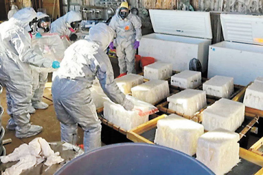 聯邦緝毒人員在調查中。DEA