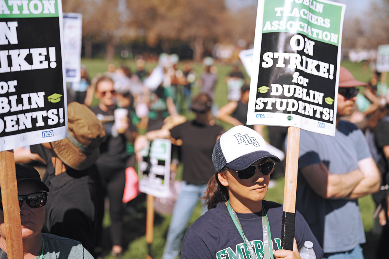 東灣都柏林聯合校區教師周一開始罷工。加州教師協會提供