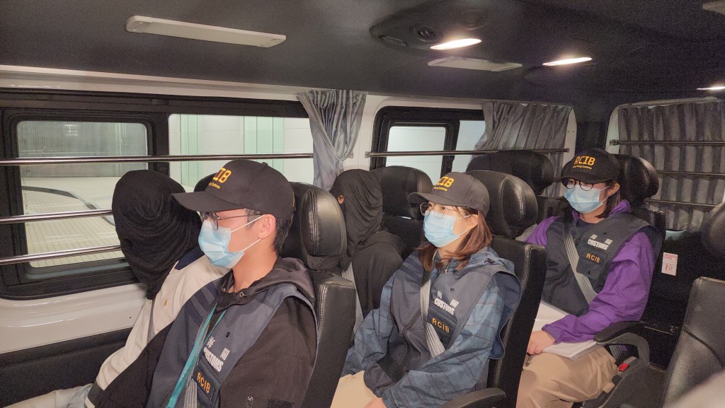 海關葵涌工廈反私煙行動 檢獲500萬支私煙市值2200萬拘6人