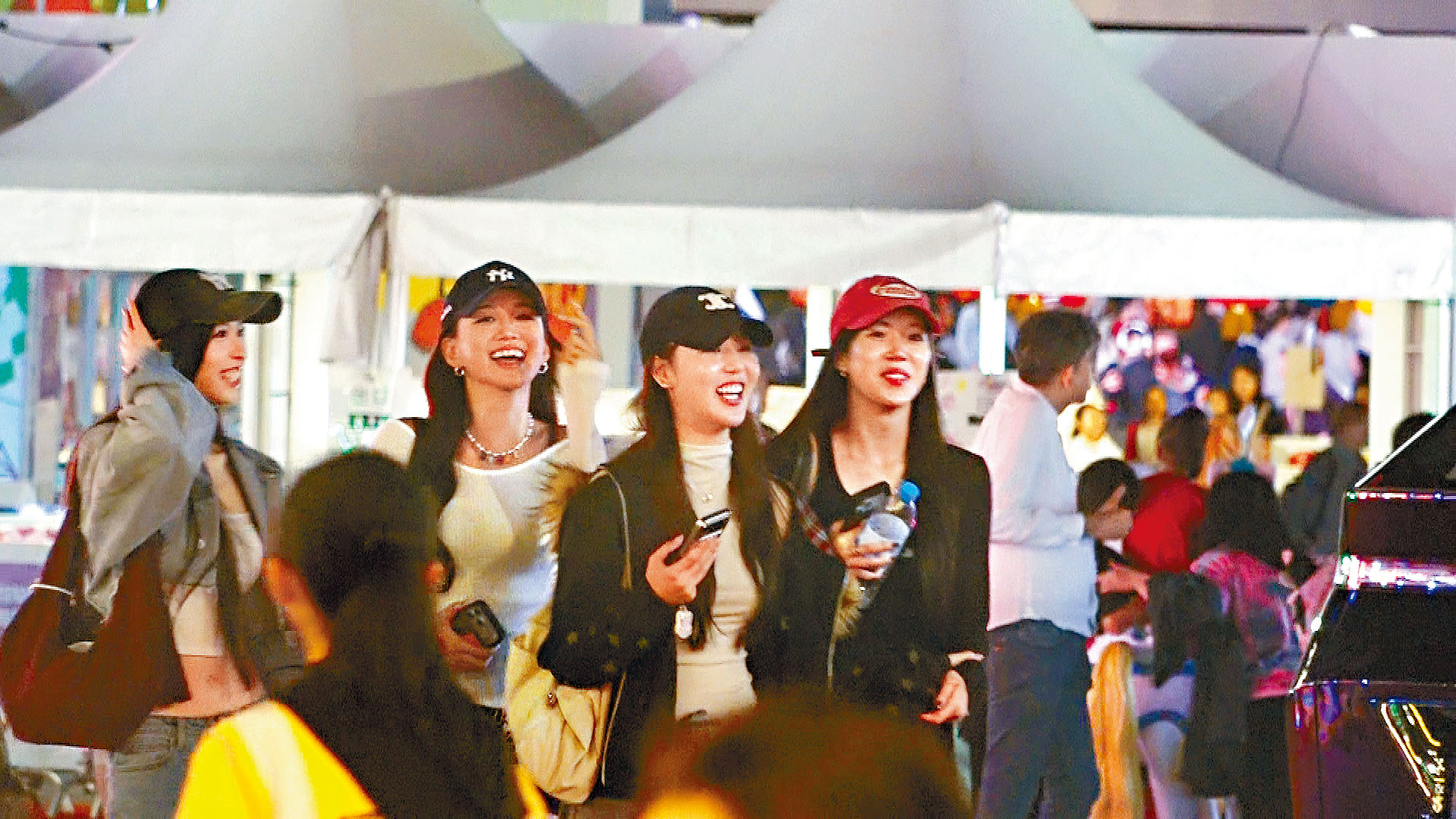 （左起）阿妹、Carina、坂部佩莎、TANIA四位高妹密謀組成「九頭身」限定新女團。