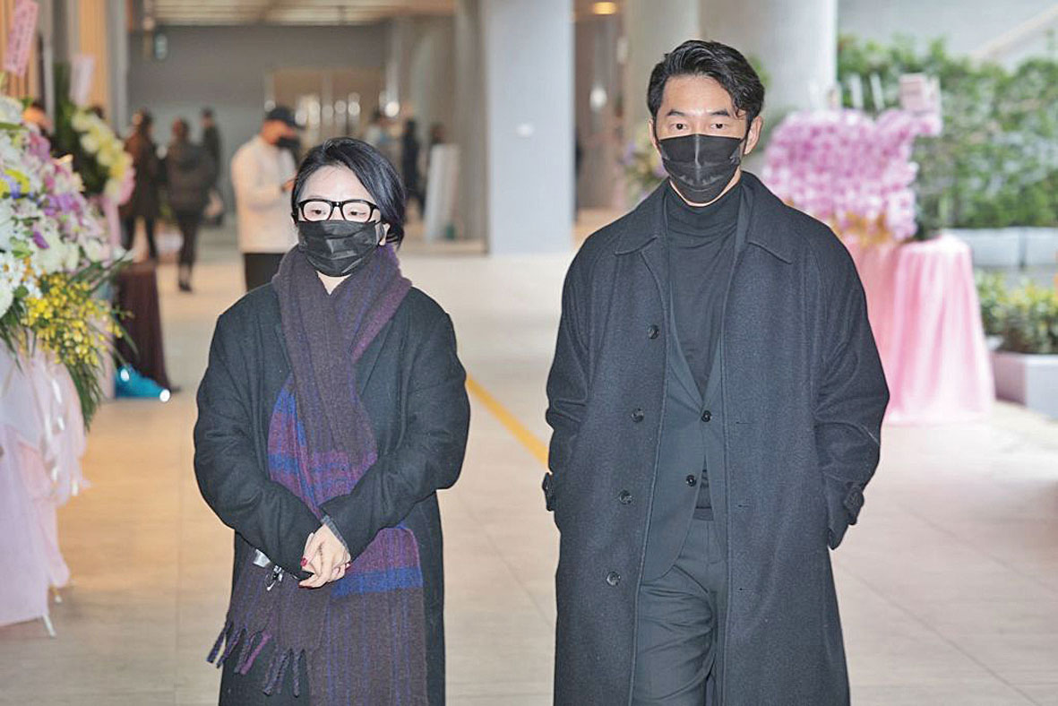 陶晶瑩、李李仁夫妻到場送別。網上圖片