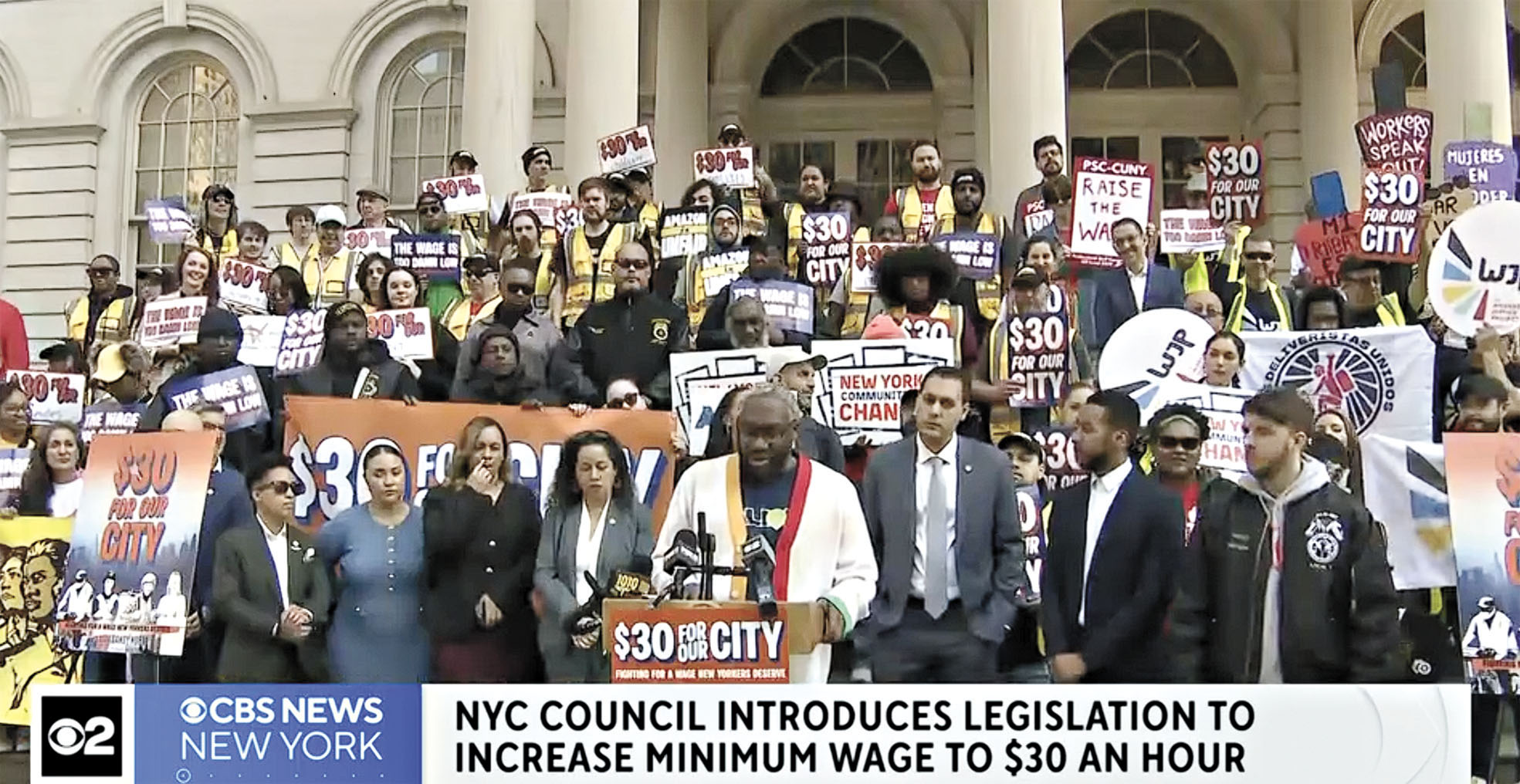 根據分階段調薪法案,最低時薪將於2030年提高至30元。CBS紐約截圖