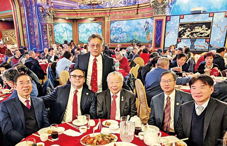 （左起）黃耀良、柯林斯、黃子安、雷國輝、高家富等嘉賓在晚宴現場。 李強攝