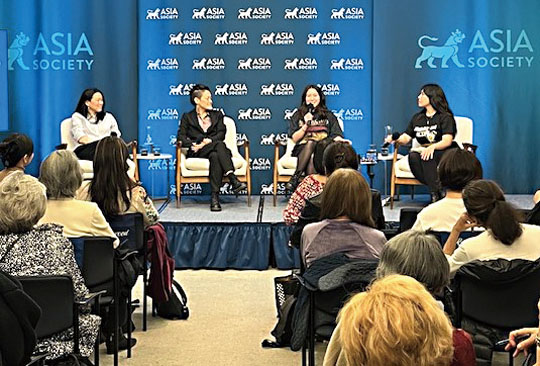 左起：葉吉娜、小川彩、何美齡、杜卡羅萊娜。