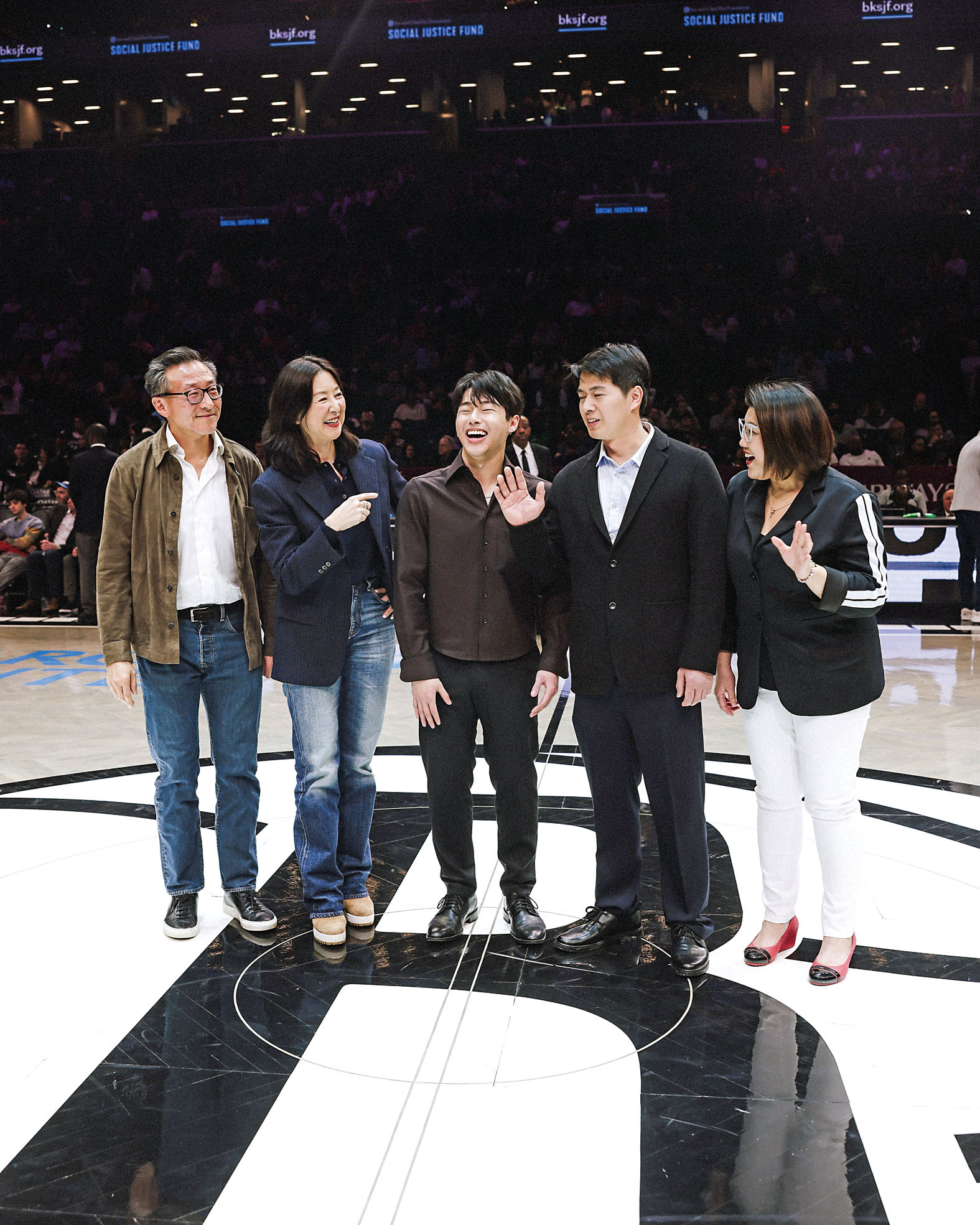 左起社會正義基金創辦人Tsai 氏夫婦、布碌崙企業家 Matt Vuong、Eric Du及亞洲人平等會振興商業服務中心營運總監李芝薇。