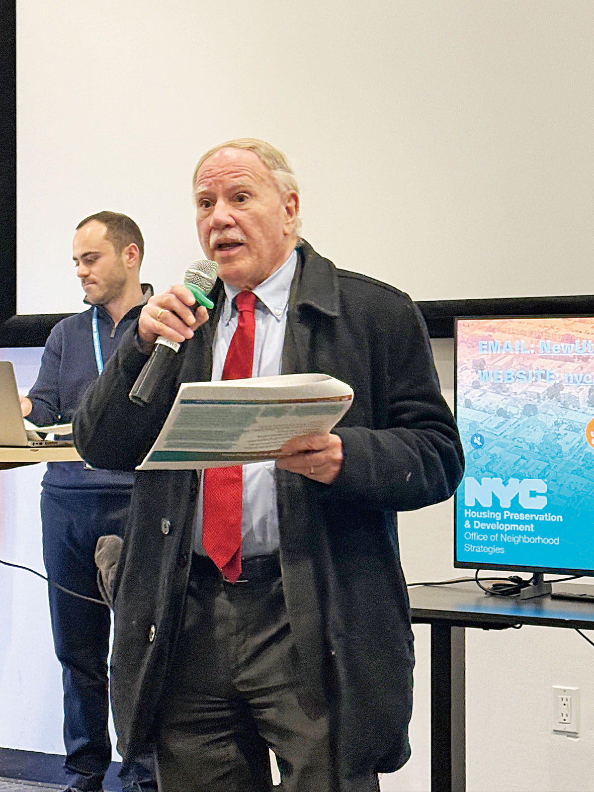 寇頓3日向民眾更新新越卓圖書館項目進展。 寇頓辦公室提供