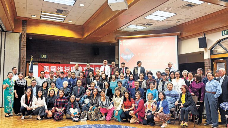 會員與嘉賓共慶新年大合照。記者陸新攝