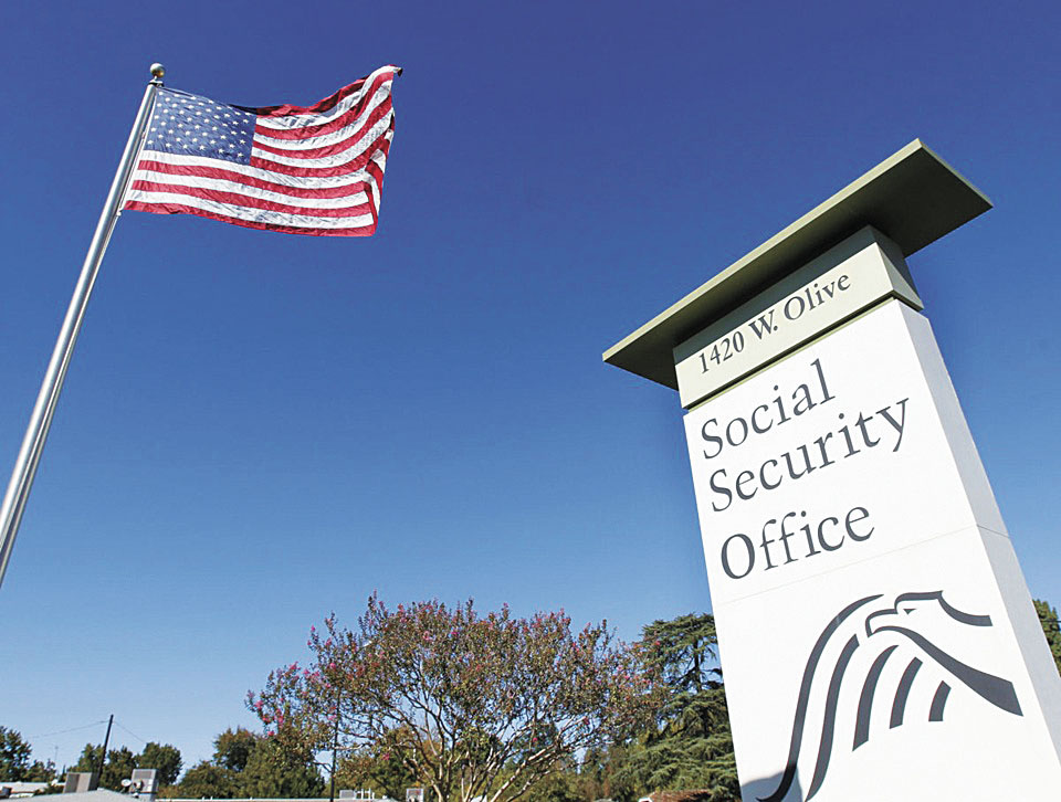 社安局（SSA）監察機構正調查一項投訴，指控一名前政府效率部（DOGE）工程師自稱可存取兩個高度敏感的社安數據庫，並計劃分享給私人僱主。美聯社