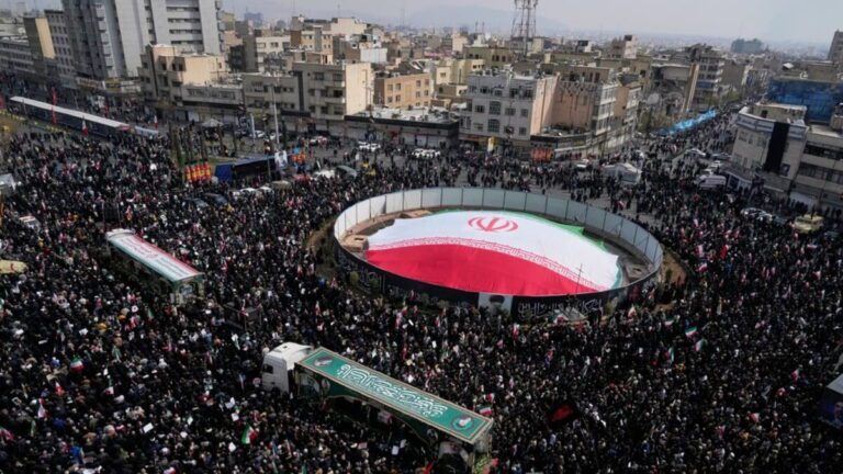 伊朗破美以色列勾連團體 為喪生軍民舉殯　