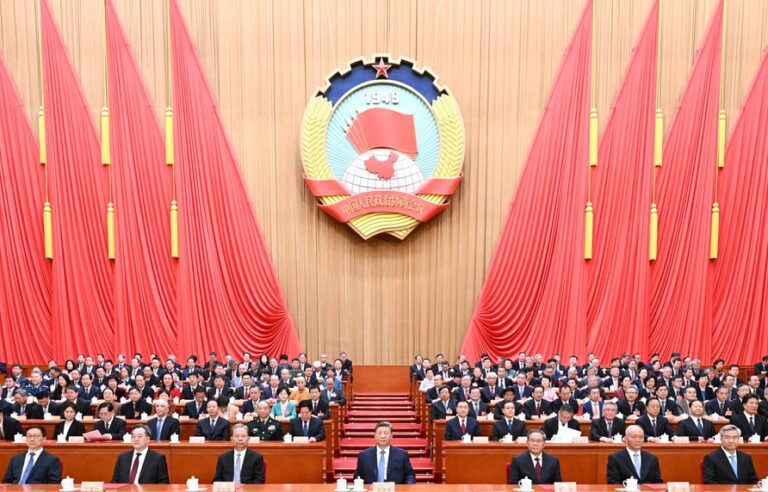 北京兩會釋放信號：中國科研支出每年將增7%，力拼2030年AI霸主地位