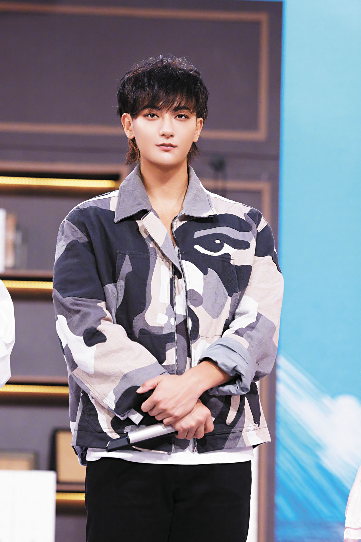 黃子韜 .c2/.c3 ■黃子韜低調現身寺廟祈福。網上圖片