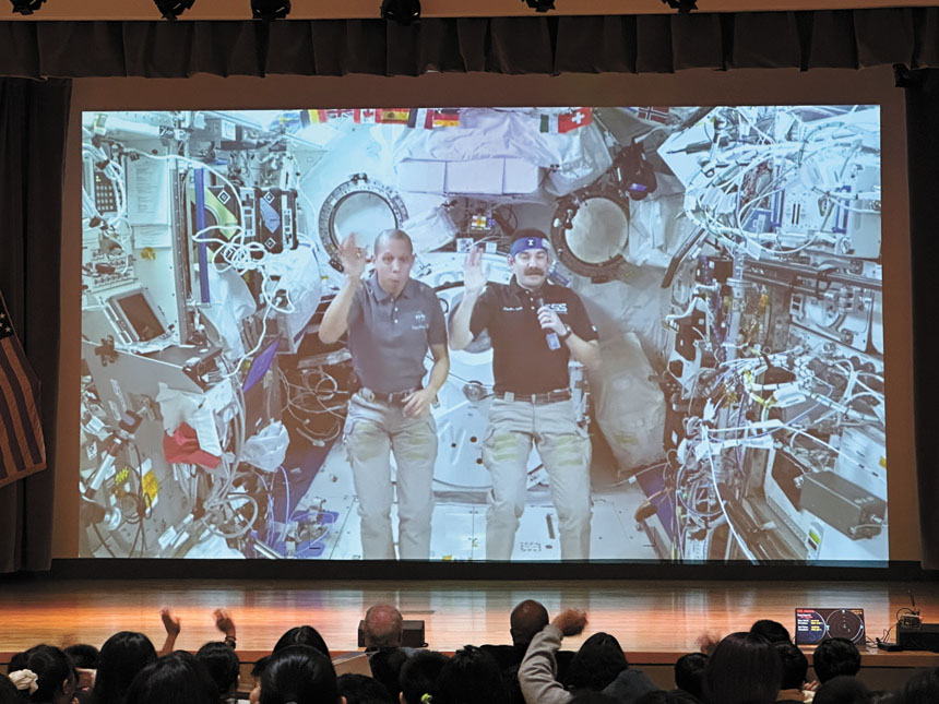 宇航員透過視訊連線回答皇后區學生提問。