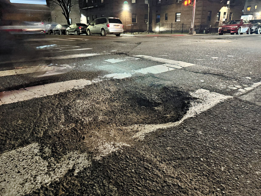 坑洞。 圖片來源：讀者提供