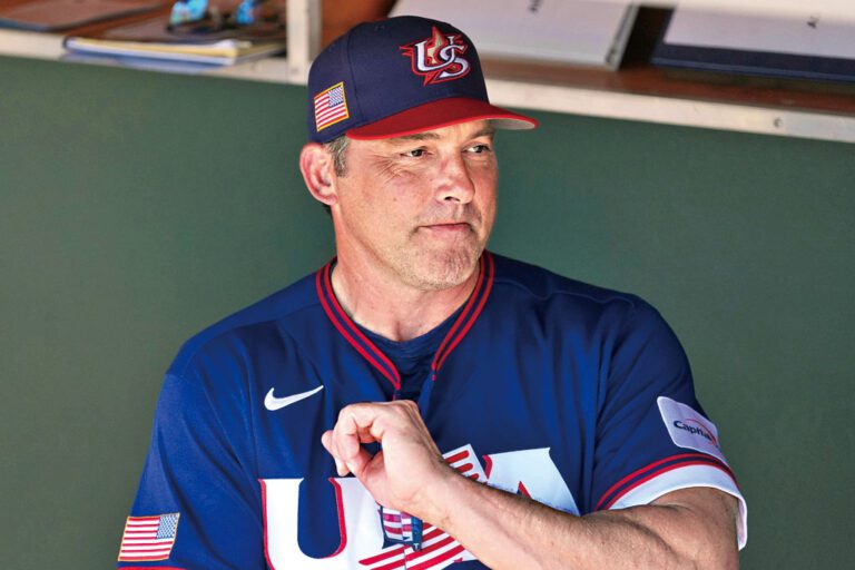 因主教練德羅薩對晉級機制的錯誤判斷，國家隊爆冷輸給意大利，險些無緣晉級八強。美聯社