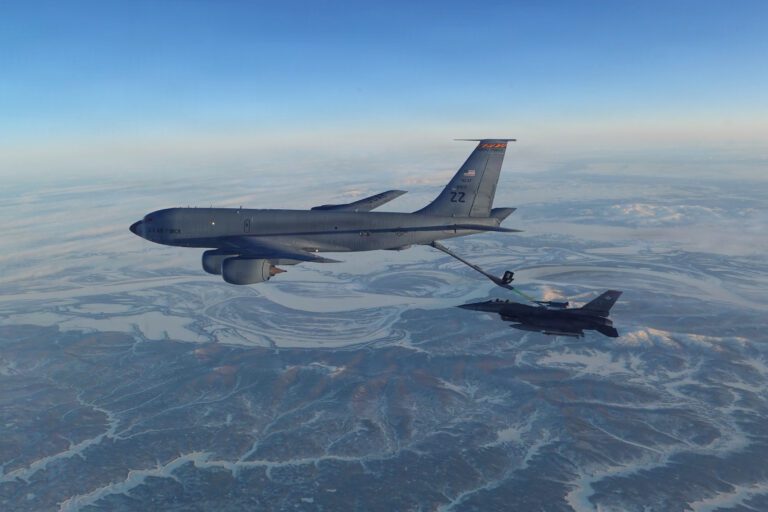 美國KC-135空中加油機於伊拉克失事