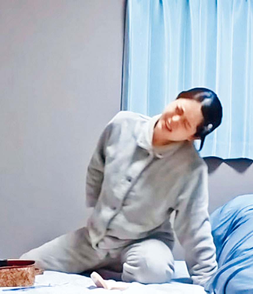 沙友理在生產前感到十分疼痛，一度痛到「捵床捵蓆」。