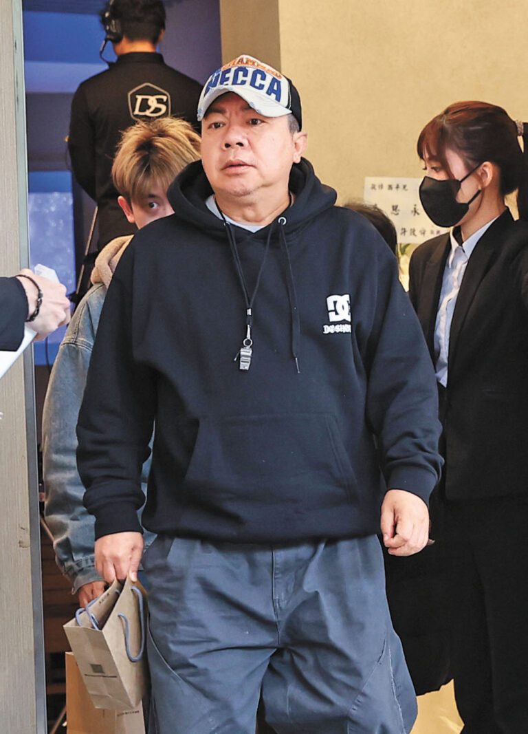 董至成慈父人設崩塌
