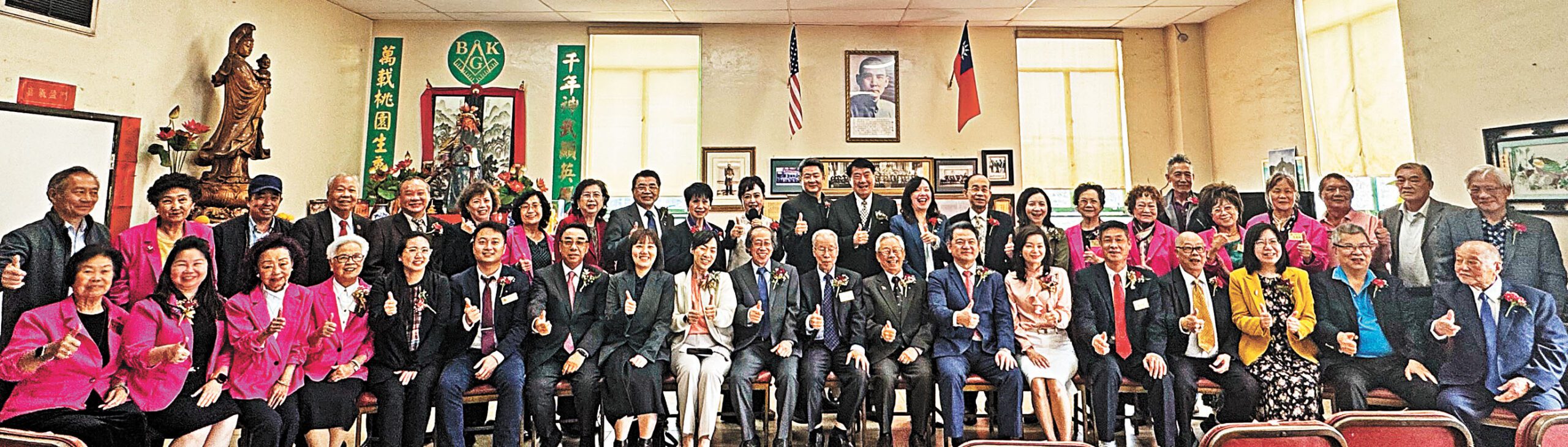 出席捐贈活動嘉賓大合照。記者陸新攝