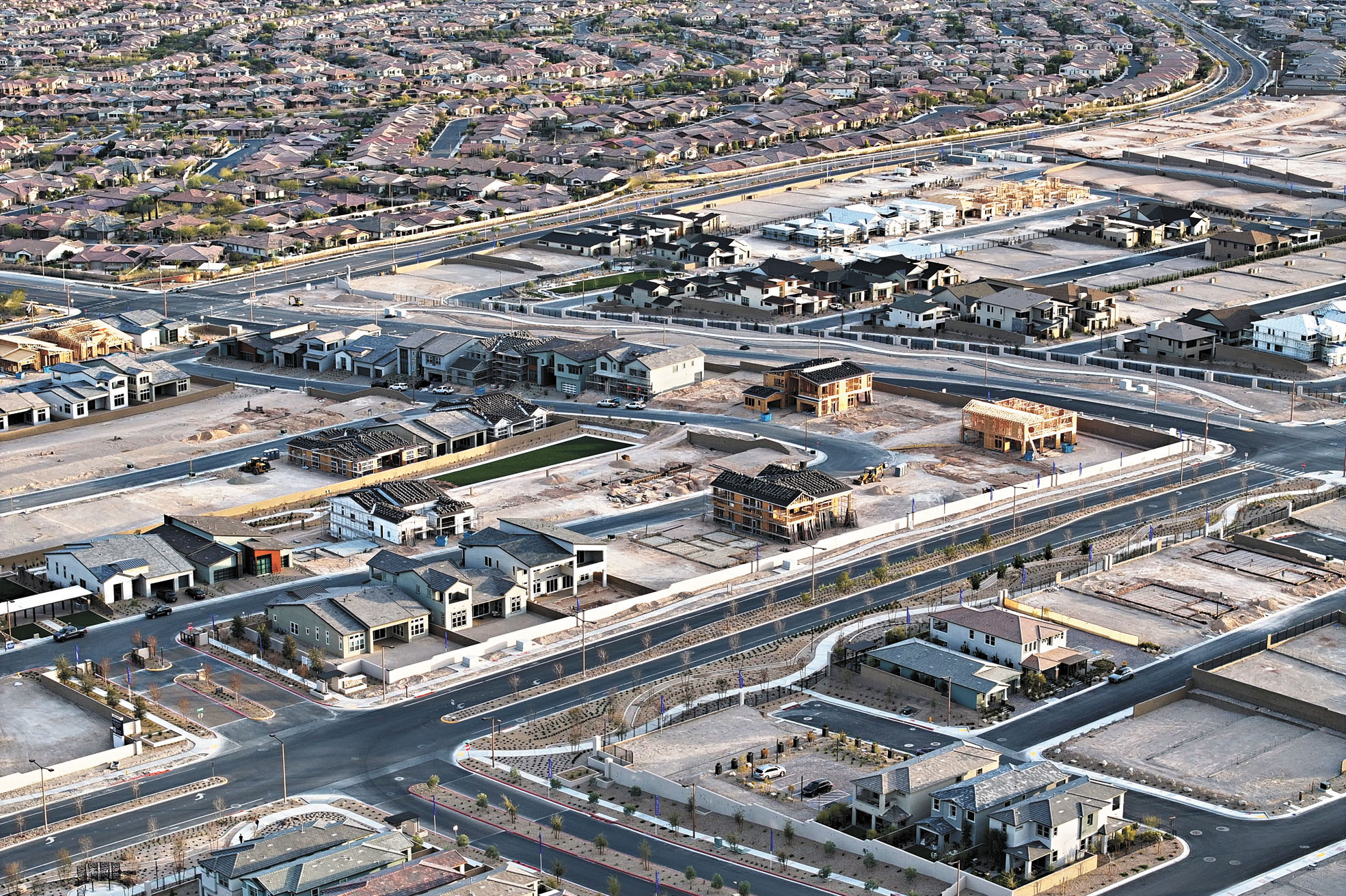 參院12日通過一項可負擔住房法案。圖為拉斯維加斯興建中的房屋。美聯社