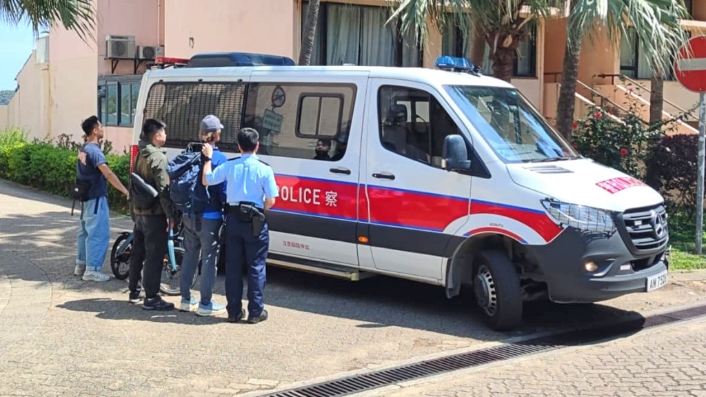 大嶼山警打擊違規電動單車 拘捕八人扣查七車