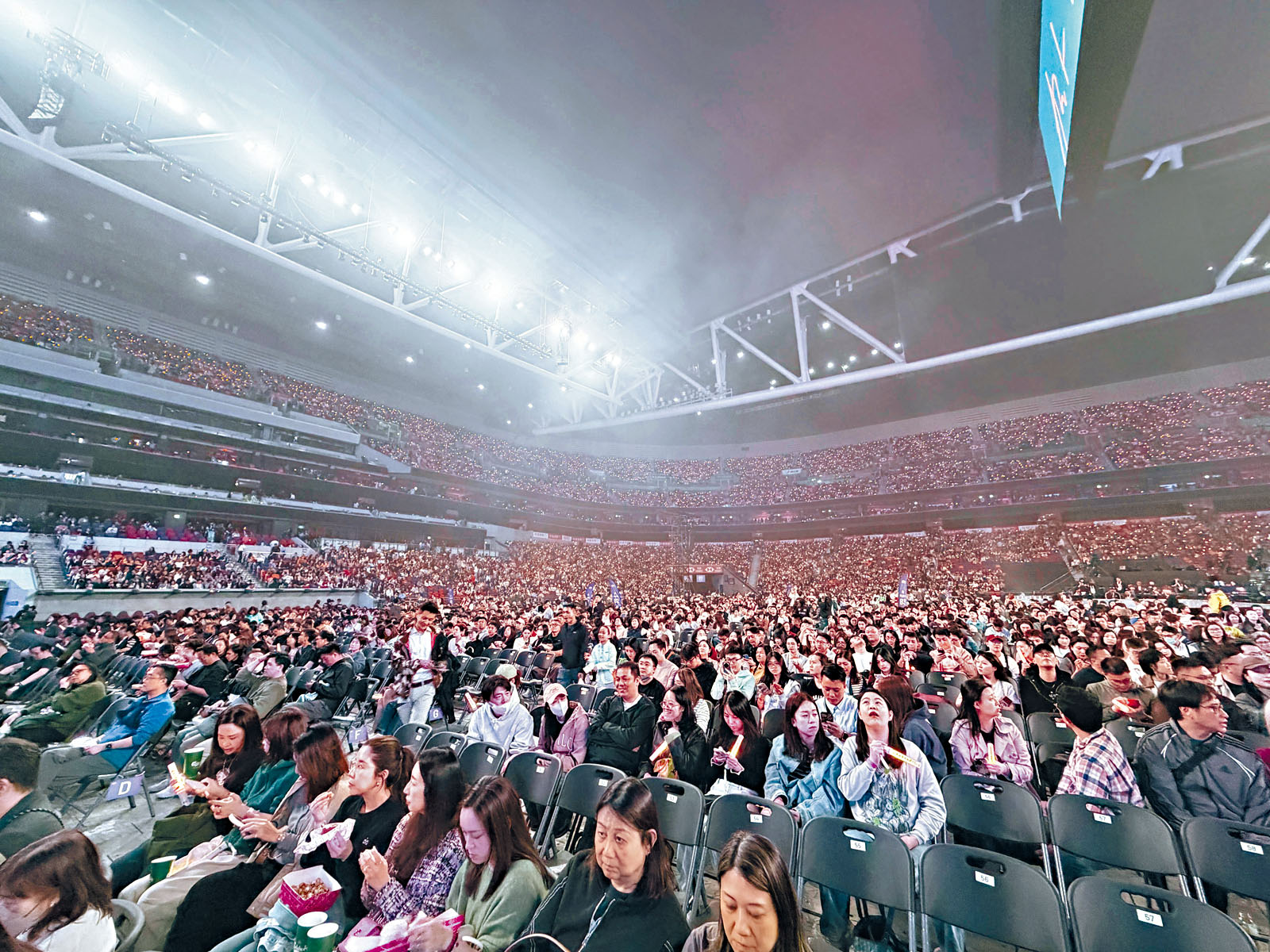 孫燕姿的首場啟德騷座無虛席。