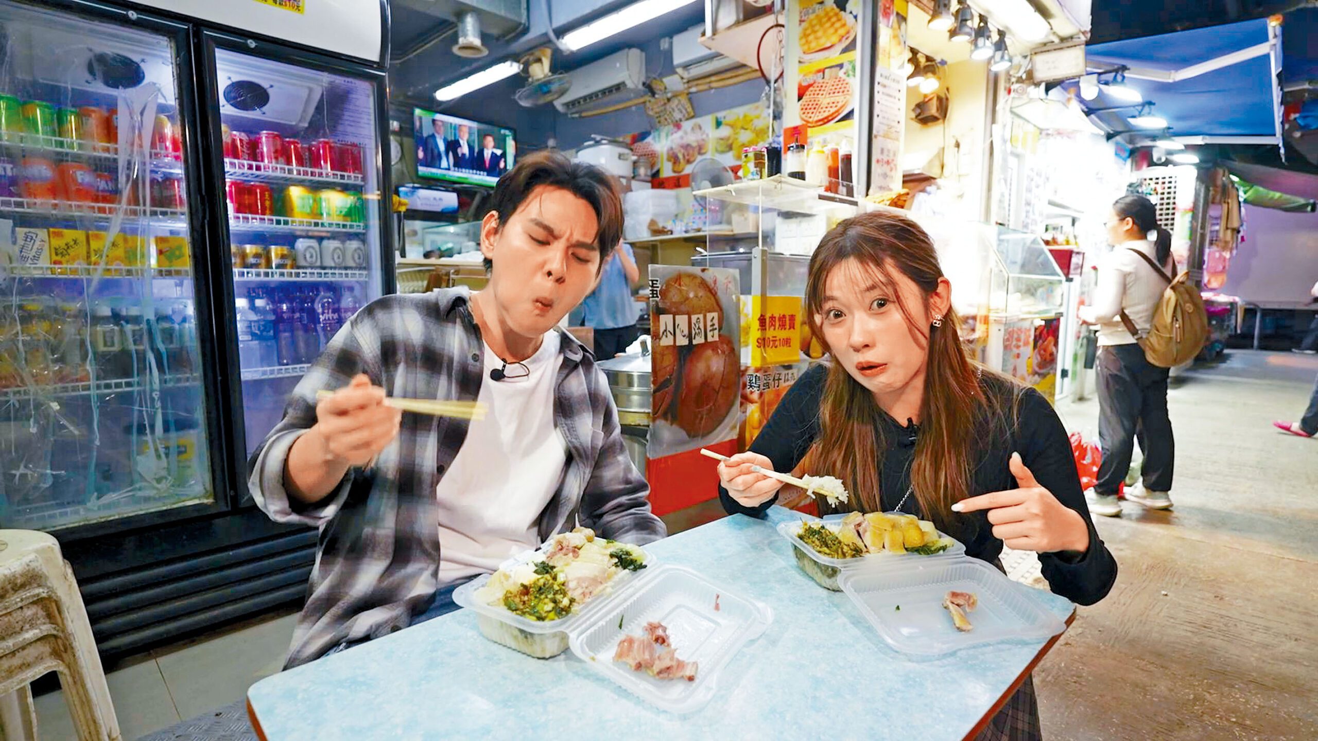 黃婧靈和蔡景行齊齊品嘗平靚正美食。