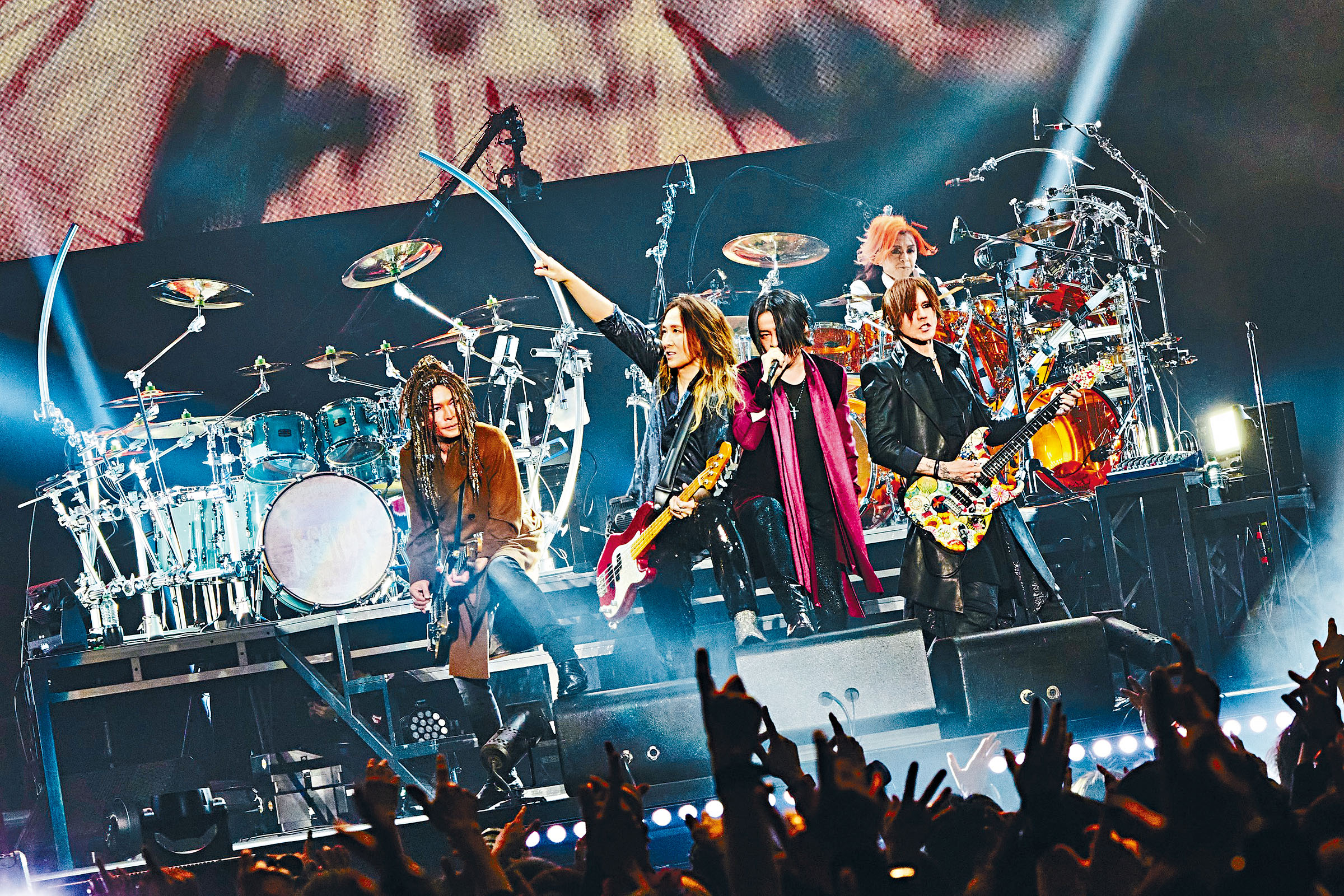 Luna Sea前日如期在東京開騷,並在台上放有真矢的鼓組。