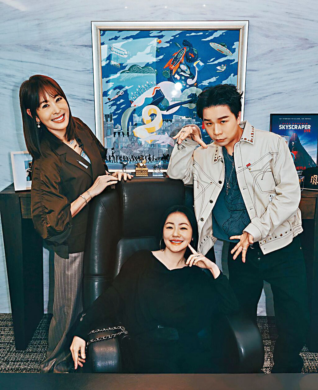 賈永婕、小S、派翠克在台北101辦公室錄製《小姐不熙娣》。網上圖片