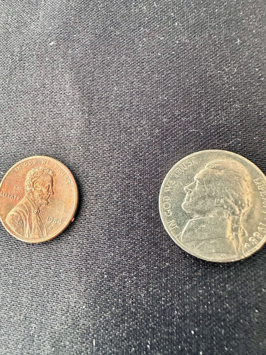 聯邦財政部計劃取消一分硬幣（左）、而5分硬幣（右）也基於鑄造成本過高將來也有可能被取消。