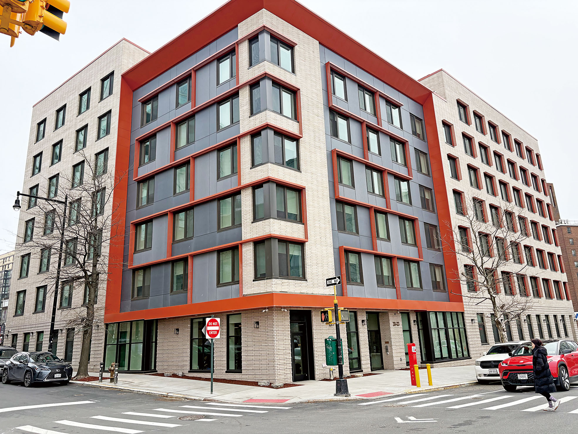 玉蘭園原址為亞洲人平等會皇后區辦事處,建築設計融入風水元素。