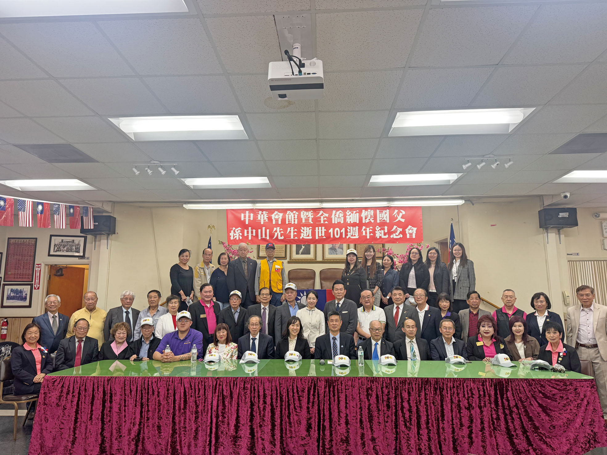 紀念孫中山先生逝世101週年儀式大合照。記者陸新攝