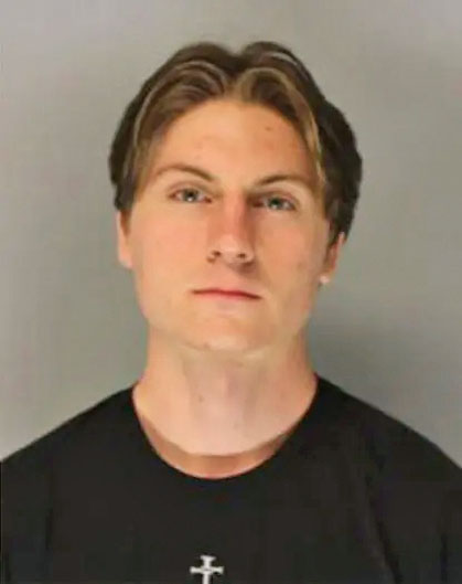 涉事高中生華萊士。霍爾縣縣警局