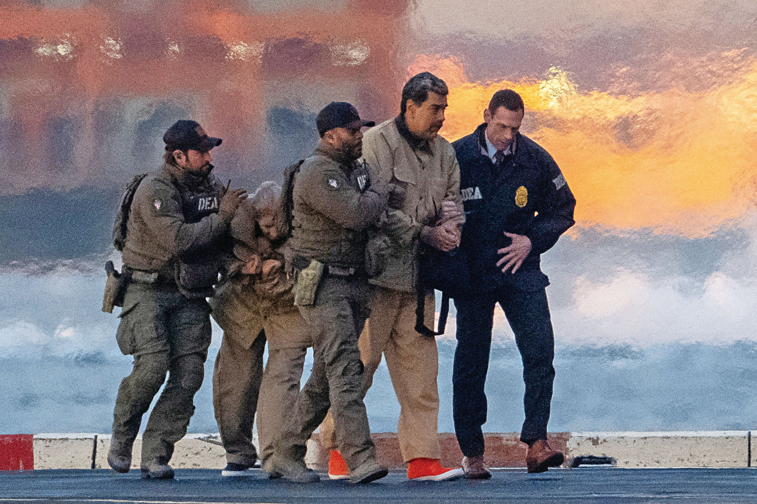 今年1月5日，馬杜羅被美國執法人員押送去紐約聯邦法院。路透社資料圖片