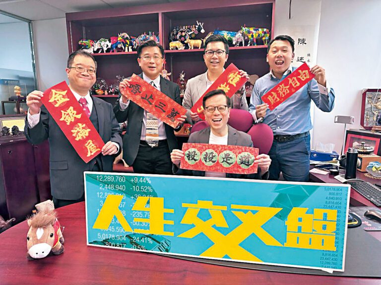 （後排左至右）涂國彬、黃敏碩、阮子曦及溫傑。