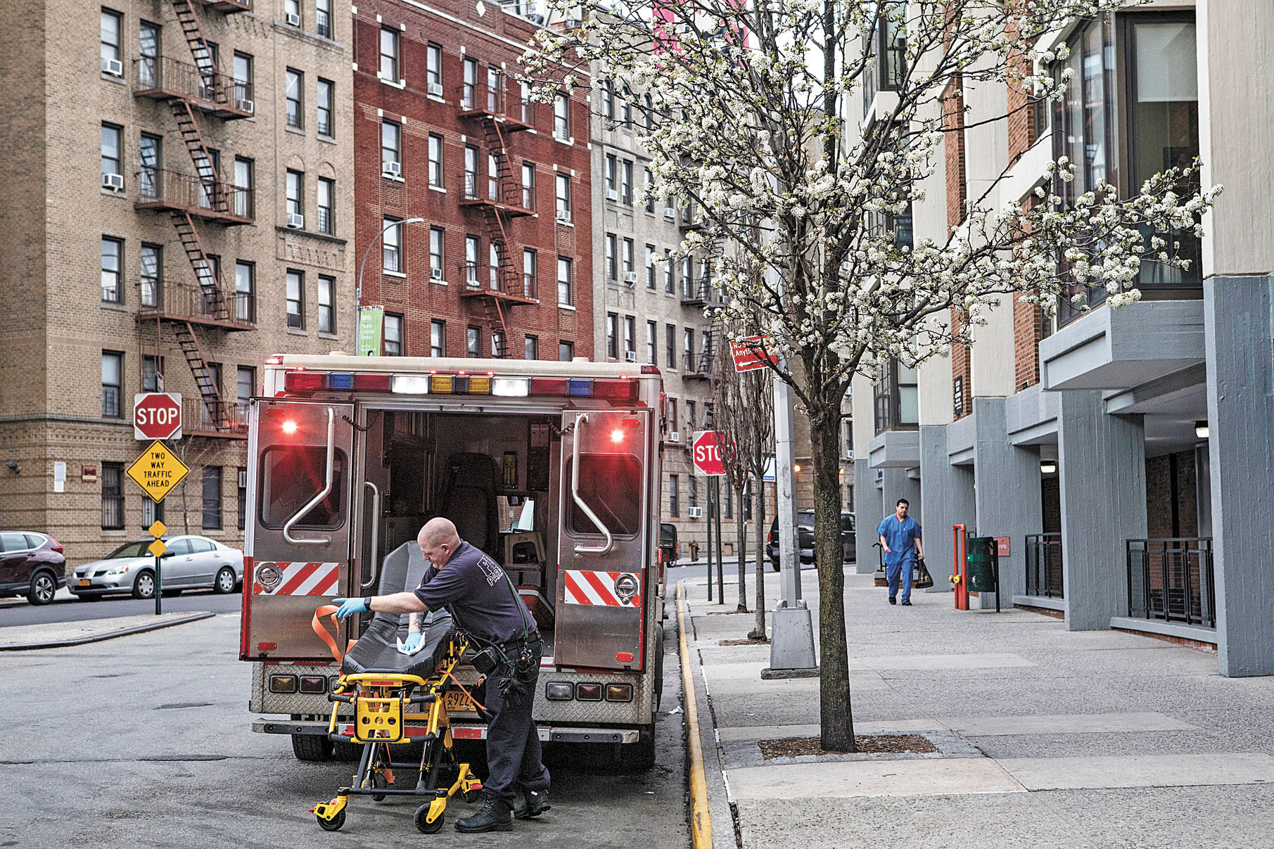 緊急醫療技術員及救護員正面臨大規模離職潮。 Kirsten Luce/紐約時報