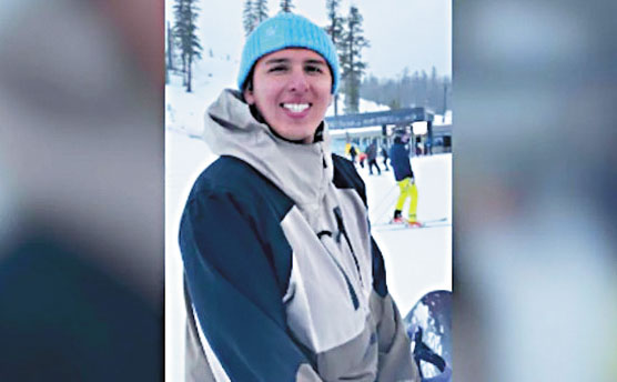 賀南德斯在爾灣步道騎自行車時被響尾蛇咬傷,後因傷勢過重去世。GoFundMe