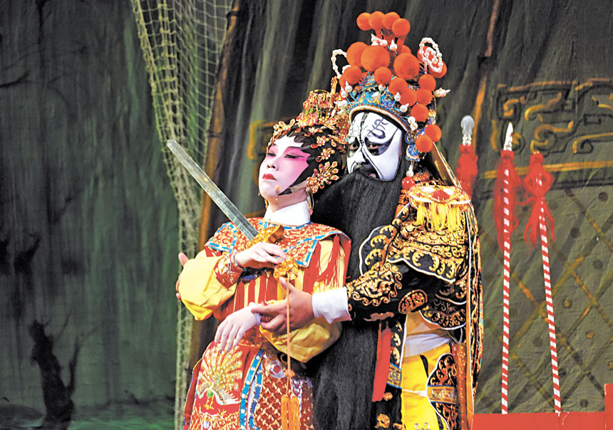 歐劍麟、周洛童演繹《霸王別姬》。記者黃偉江攝