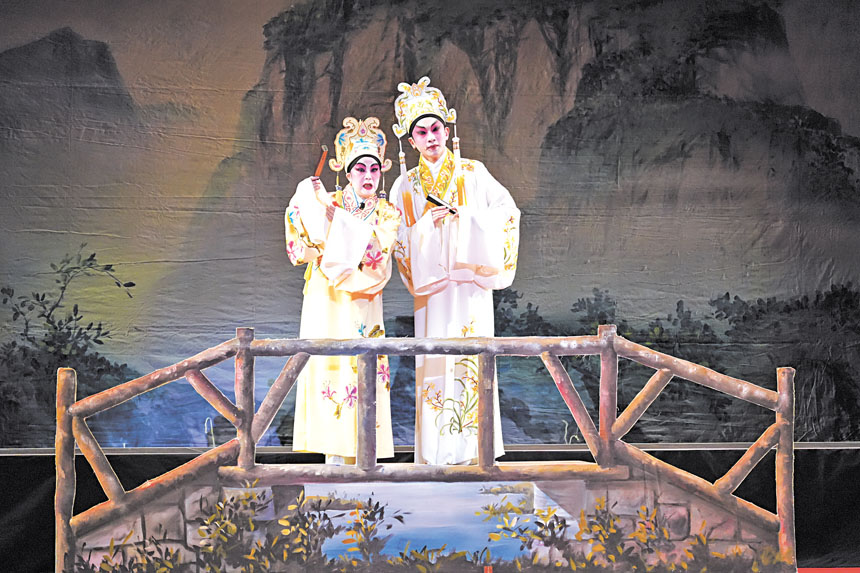 梁振文（右）、曾小鳳《十八相送》。記者黃偉江攝