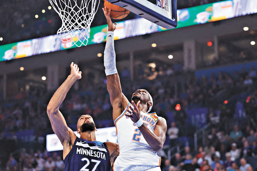 全場狀態低迷的亞歷山大還是拚盡全力去得分。路透社